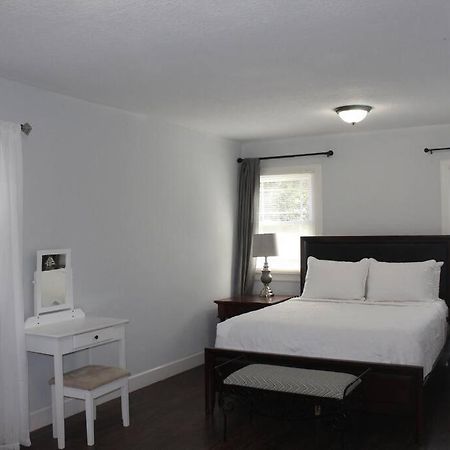 ☆The Oasis In Murray Hill☆ -Sleeps 8- Wifi- Cozy ジャクソンビル エクステリア 写真