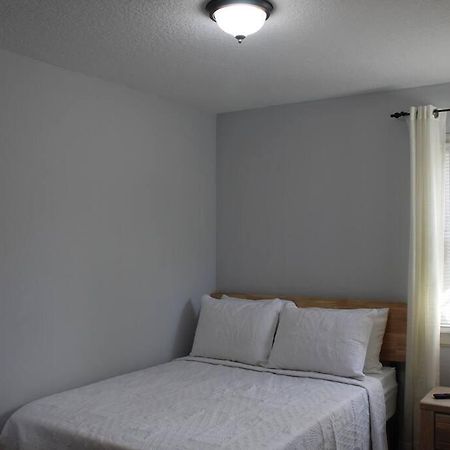 ☆The Oasis In Murray Hill☆ -Sleeps 8- Wifi- Cozy ジャクソンビル エクステリア 写真