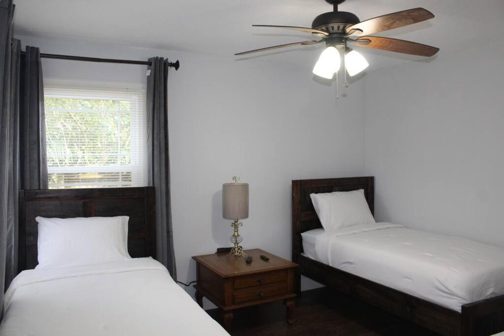 ☆The Oasis In Murray Hill☆ -Sleeps 8- Wifi- Cozy ジャクソンビル エクステリア 写真