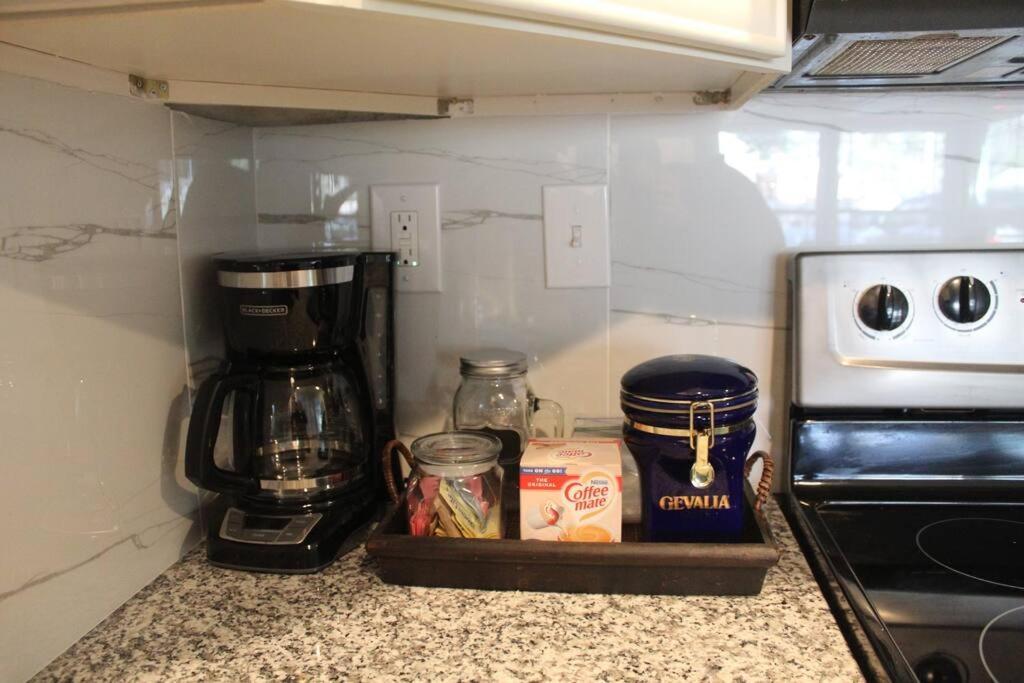☆The Oasis In Murray Hill☆ -Sleeps 8- Wifi- Cozy ジャクソンビル エクステリア 写真