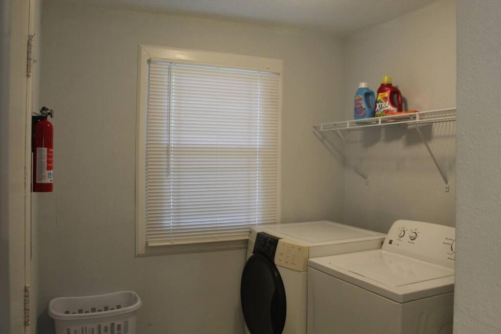 ☆The Oasis In Murray Hill☆ -Sleeps 8- Wifi- Cozy ジャクソンビル エクステリア 写真