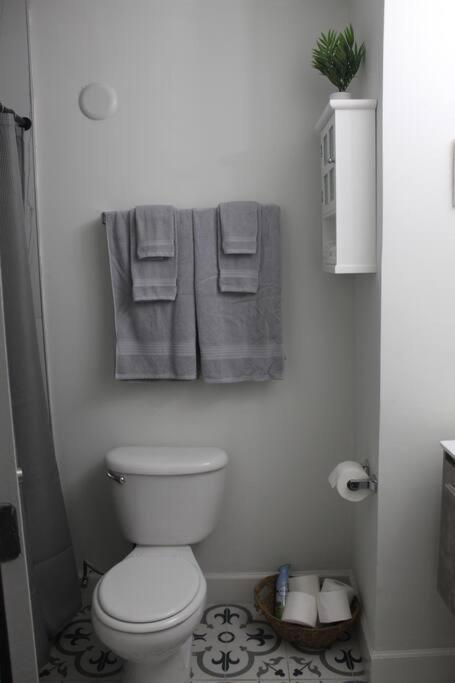 ☆The Oasis In Murray Hill☆ -Sleeps 8- Wifi- Cozy ジャクソンビル エクステリア 写真