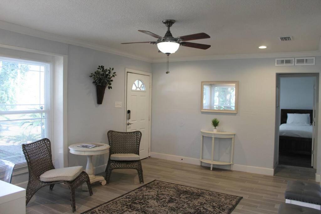 ☆The Oasis In Murray Hill☆ -Sleeps 8- Wifi- Cozy ジャクソンビル エクステリア 写真