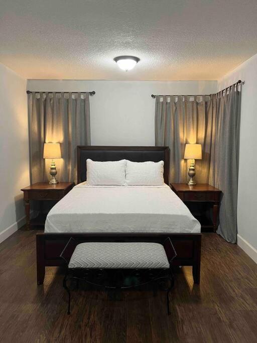 ☆The Oasis In Murray Hill☆ -Sleeps 8- Wifi- Cozy ジャクソンビル エクステリア 写真
