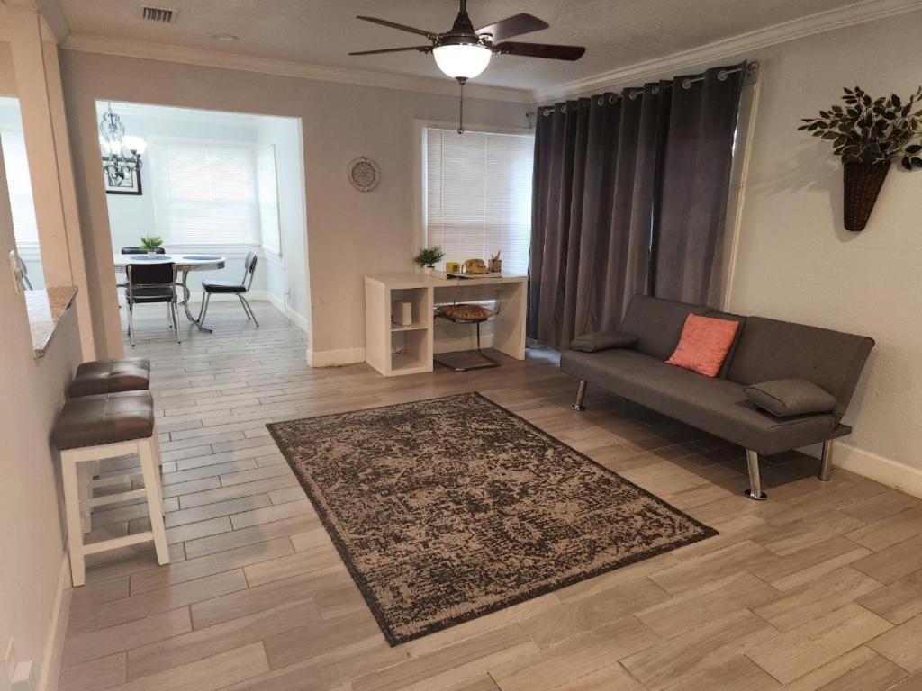 ☆The Oasis In Murray Hill☆ -Sleeps 8- Wifi- Cozy ジャクソンビル エクステリア 写真